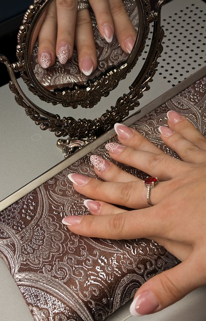 How To Maintain Healthy Nails